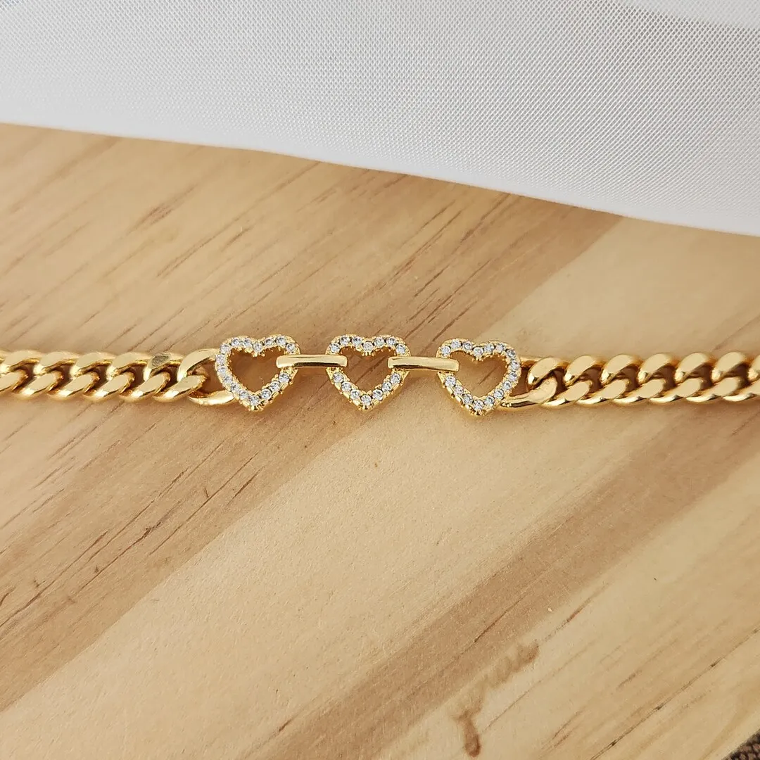PULSEIRA DOURADA CORAÇÃO VAZADO CRAVEJADA EM MICROZIRCÔNIAS CRISTAL