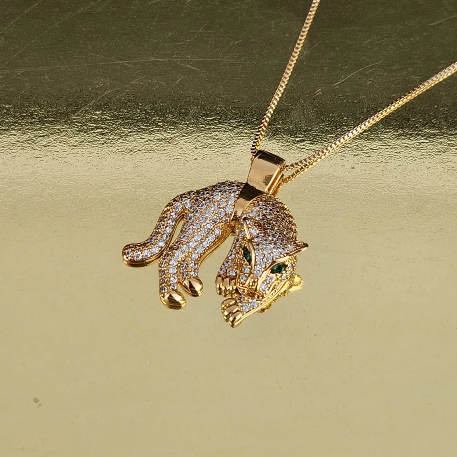 COLAR DOURADO ONÇA/TIGRE