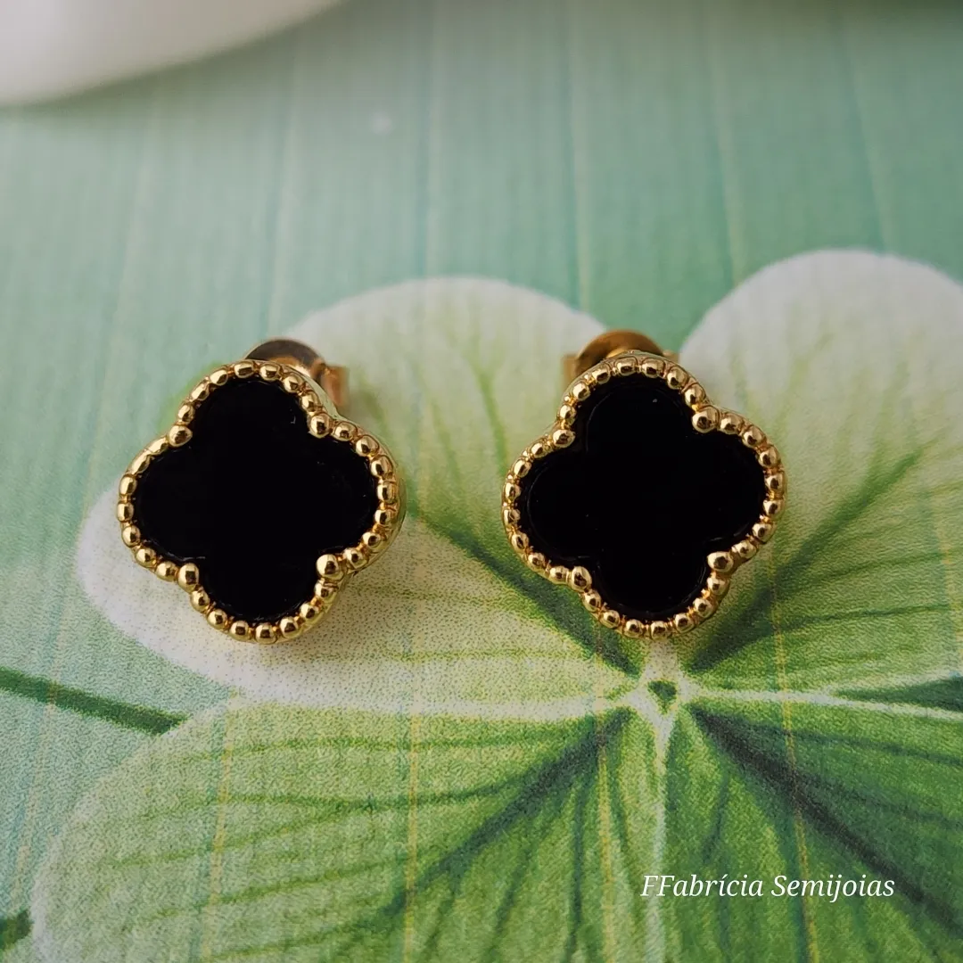 BRINCOS TREVO DE QUATRO FOLHAS PRETO BANHO OURO