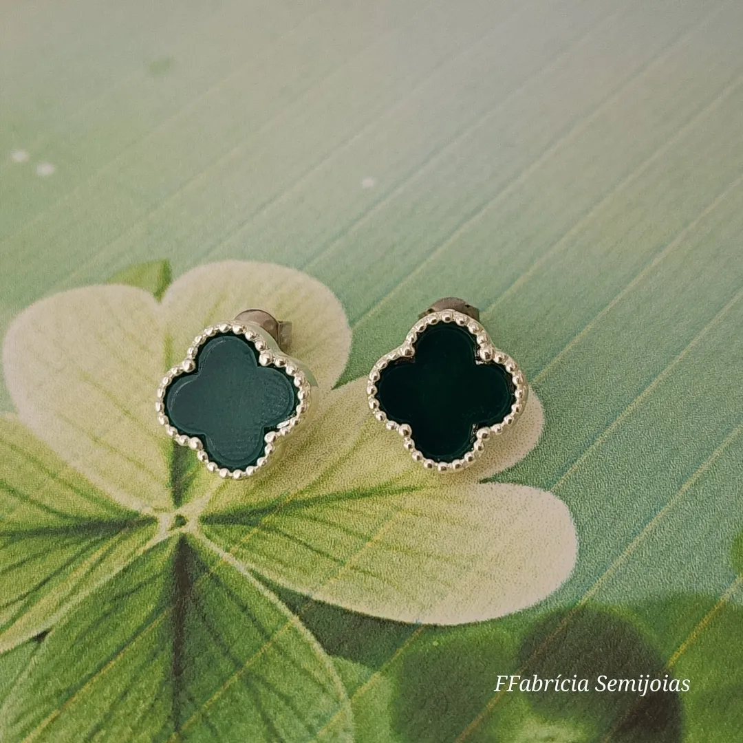 BRINCOS TREVO DE QUATRO FOLHAS VERDE BANHO DE PRATA