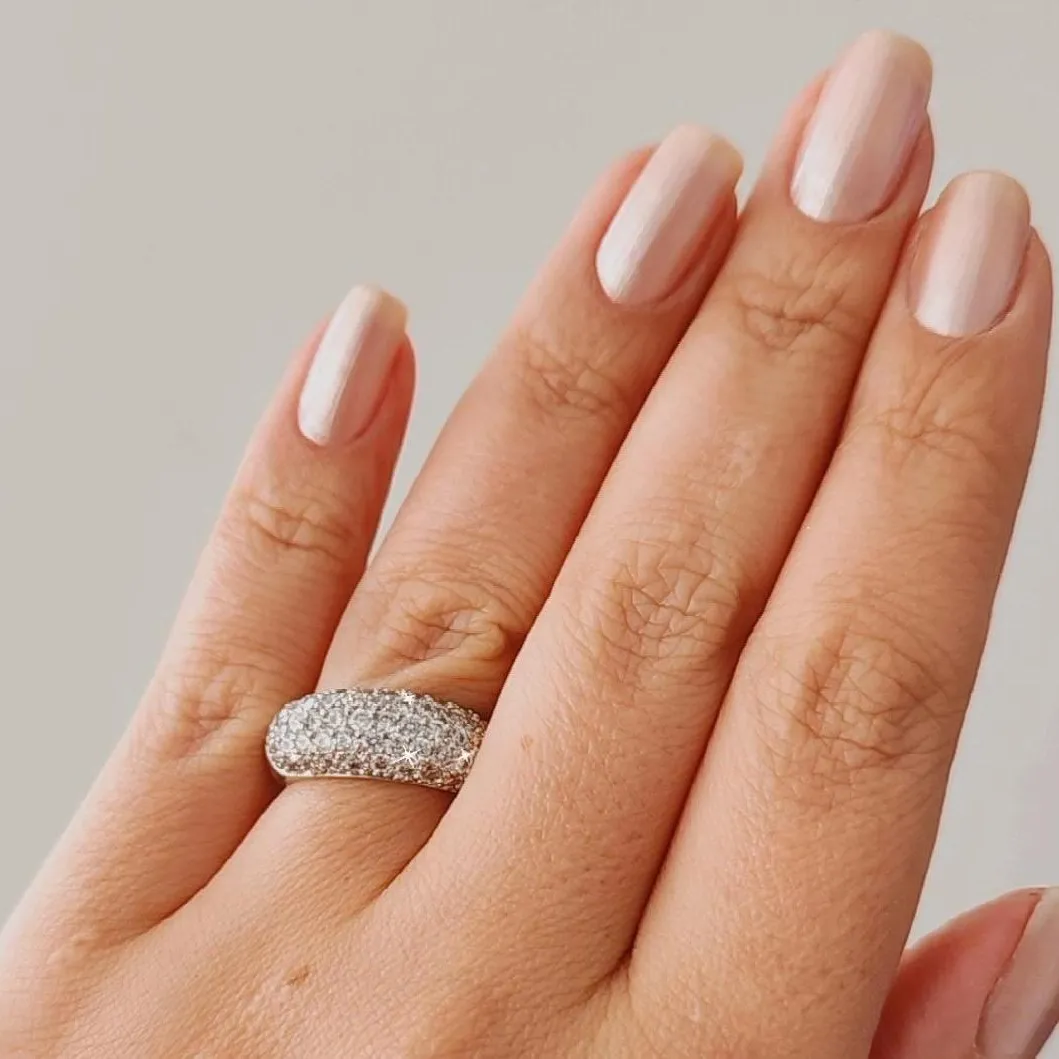 ANEL COM CRAVAÇÃO SUPERIOR ZIRCÔNIA CRISTAL RÓDIO BRANCO