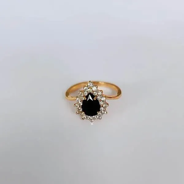 ANEL DOURADO PEDRA PRETA GOTA
