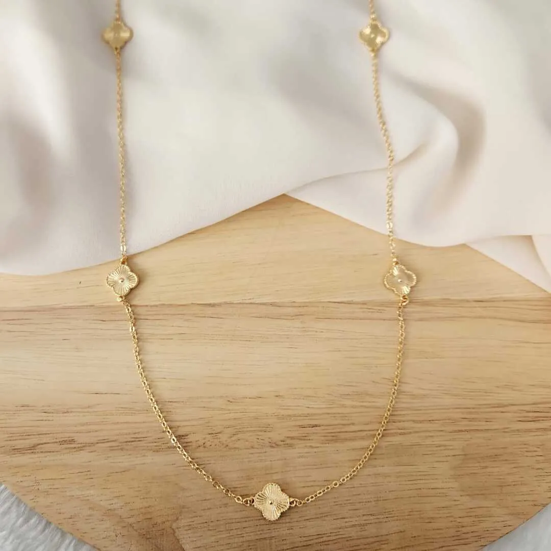COLAR COM 5 PINGENTES TREVO DE QUATRO FOLHAS  INSPIRAÇÃO ALHAMBRA DE VAN CLEEF