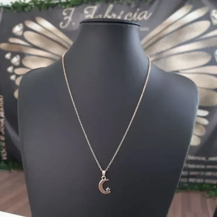 COLAR DOURADO LUA COM DETALHE ESTRELA