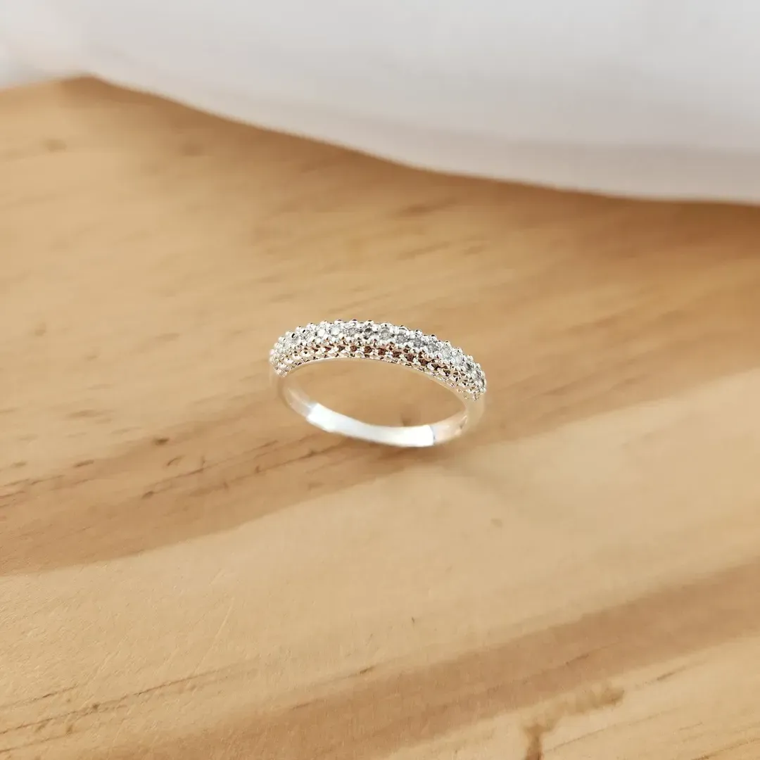 ANEL APARADOR MEIA ALIAÇA PRATA 925 CRAVEJADO MICROZIRCÔNIAS CRISTAL