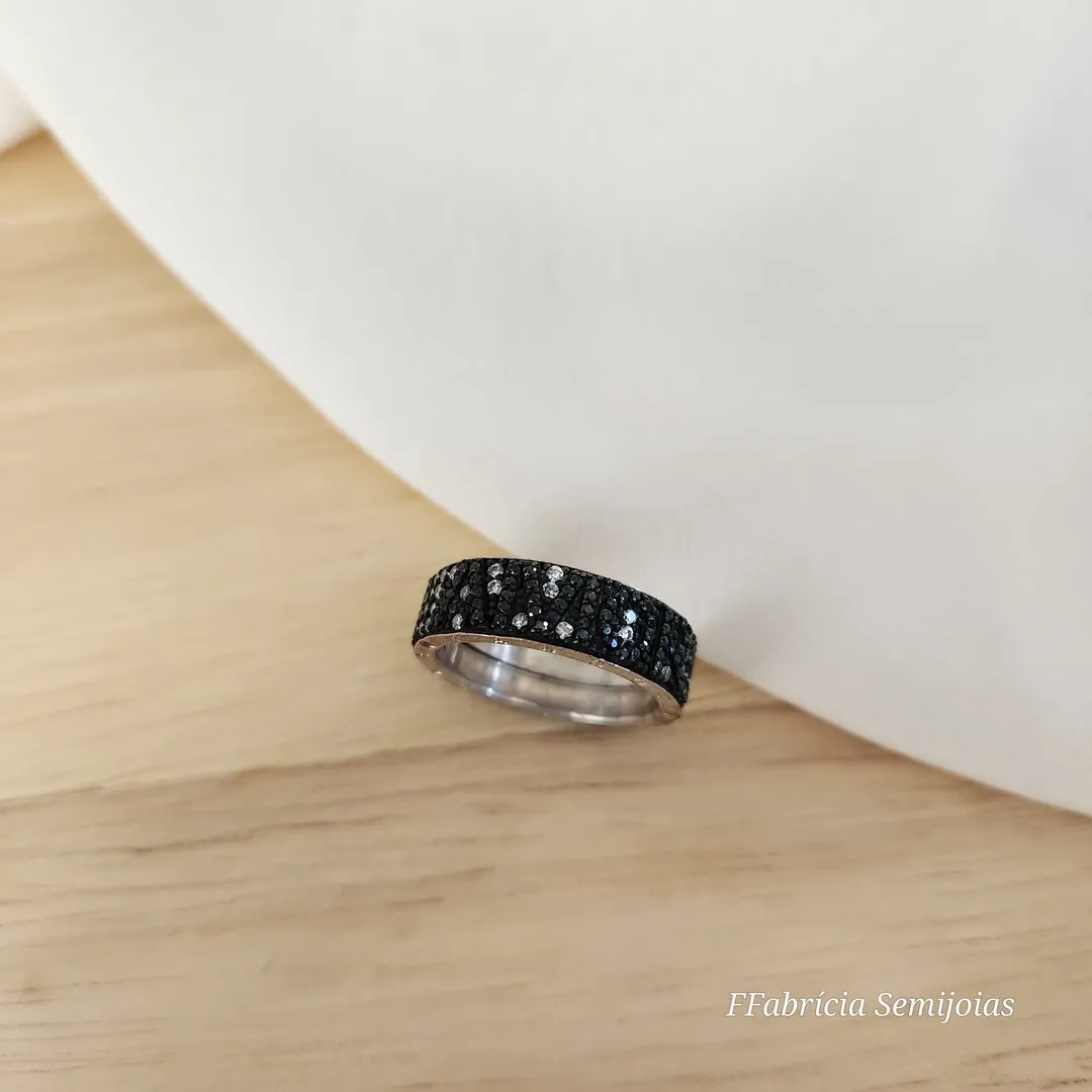 ANEL PRATA 925 AMOR CRAVEJADO MICROZIRCÔNIAS NEGRAS E CRISTAL