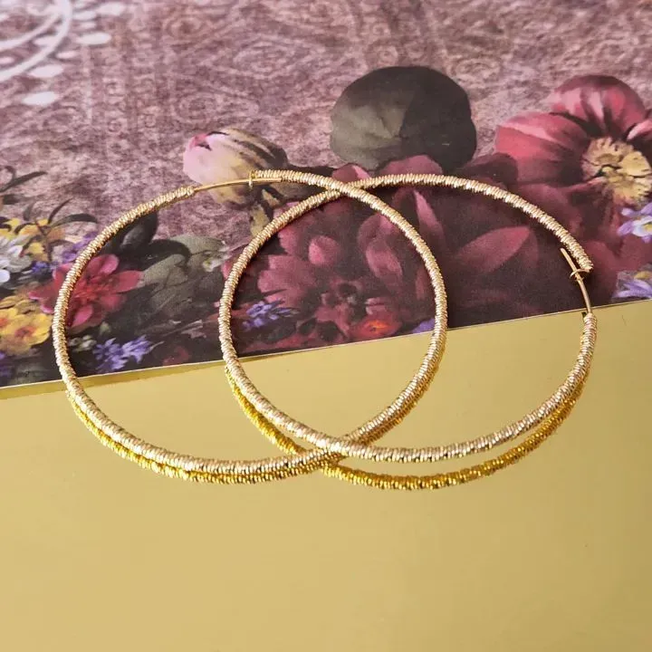 ARGOLA DOURADA 6CM TRABALHADA