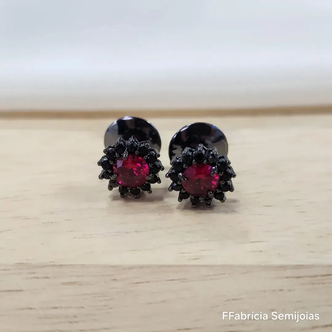 BRINCO RÓDIO NEGRO ZIRCÔNIA RUBI