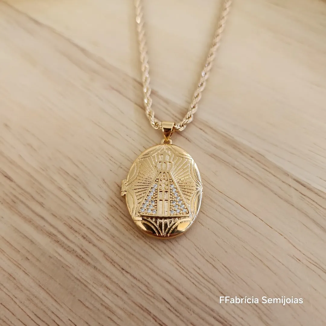 COLAR CORRENTE BAIANA 40CM COM PINGENTE RELICÁRIO NOSSA SENHORA APARECIDA CRAVEJADO EM MICROZIRCÔNIAS CRISTAL