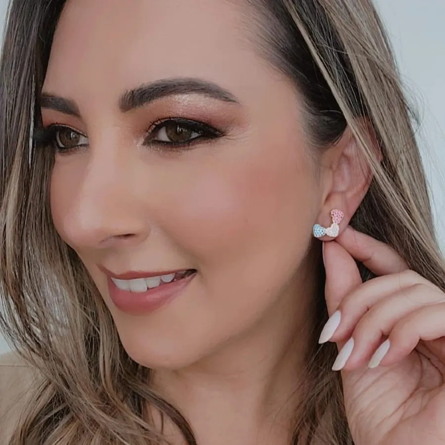 BRINCO DOURADO EAR CUFF TRÊS CORAÇÕES CRAVEJADOS