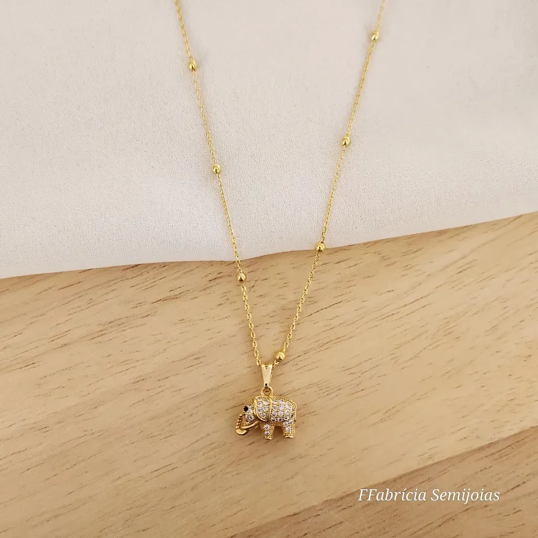 COLAR DOURADO BOLINHA COM PINGENTE ELEFANTE CRAVEJADO EM MICROZIRCÔNIAS CRISTAM 40CM
