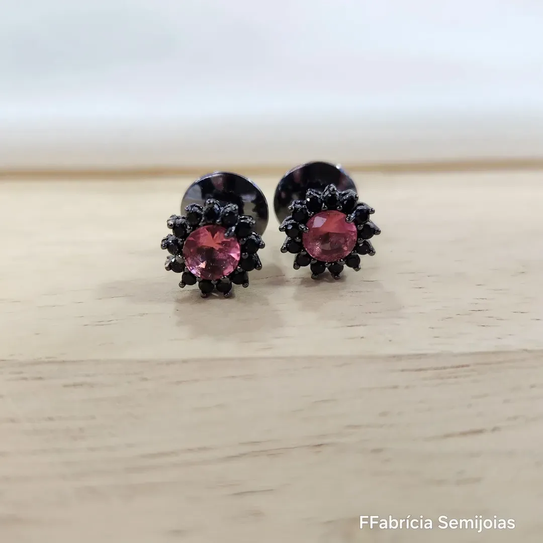 BRINCO RÓDIO NEGRO ZIRCÔNIA RUBELITA