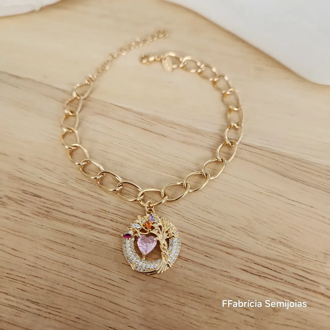 PULSEIRA ELOS COM PINGENTE ÁRVORE DA VIDA CRAVEJADA COM CORAÇÃO PEDRA ROSA