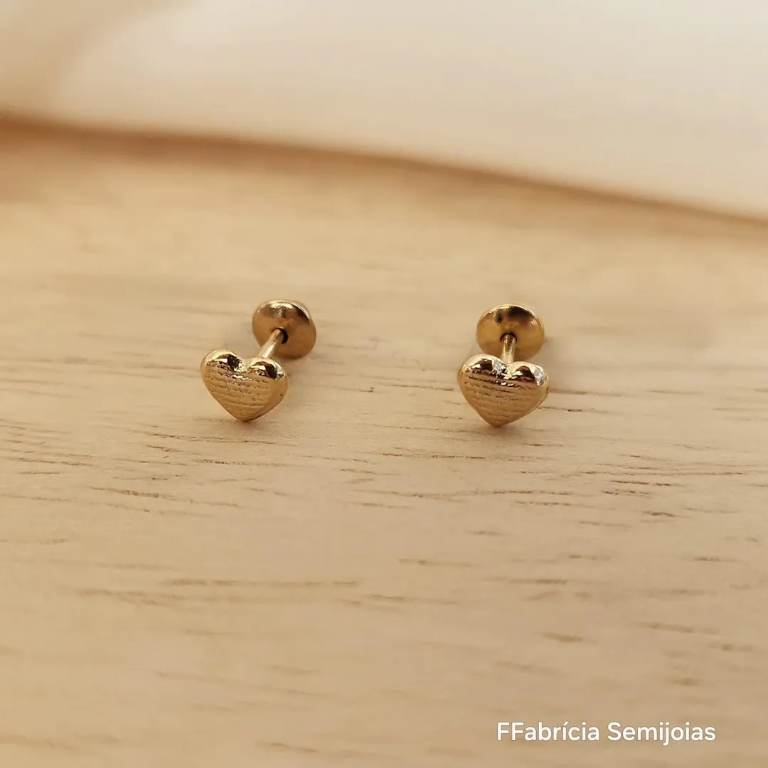 BRINCO DOURADO CORAÇÃO TRABALHADO TARAXA BABY
