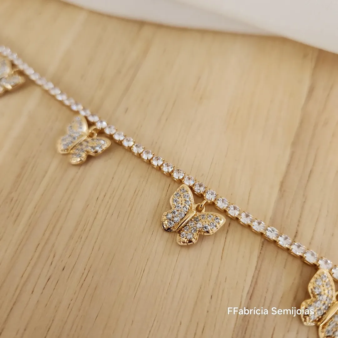 COLAR CHOKER RIVIERA 35+12CM COM 5 PINGENTES BORBOLETAS CRAVEJADO EM MICROZIRCÔNIAS CRISTAL