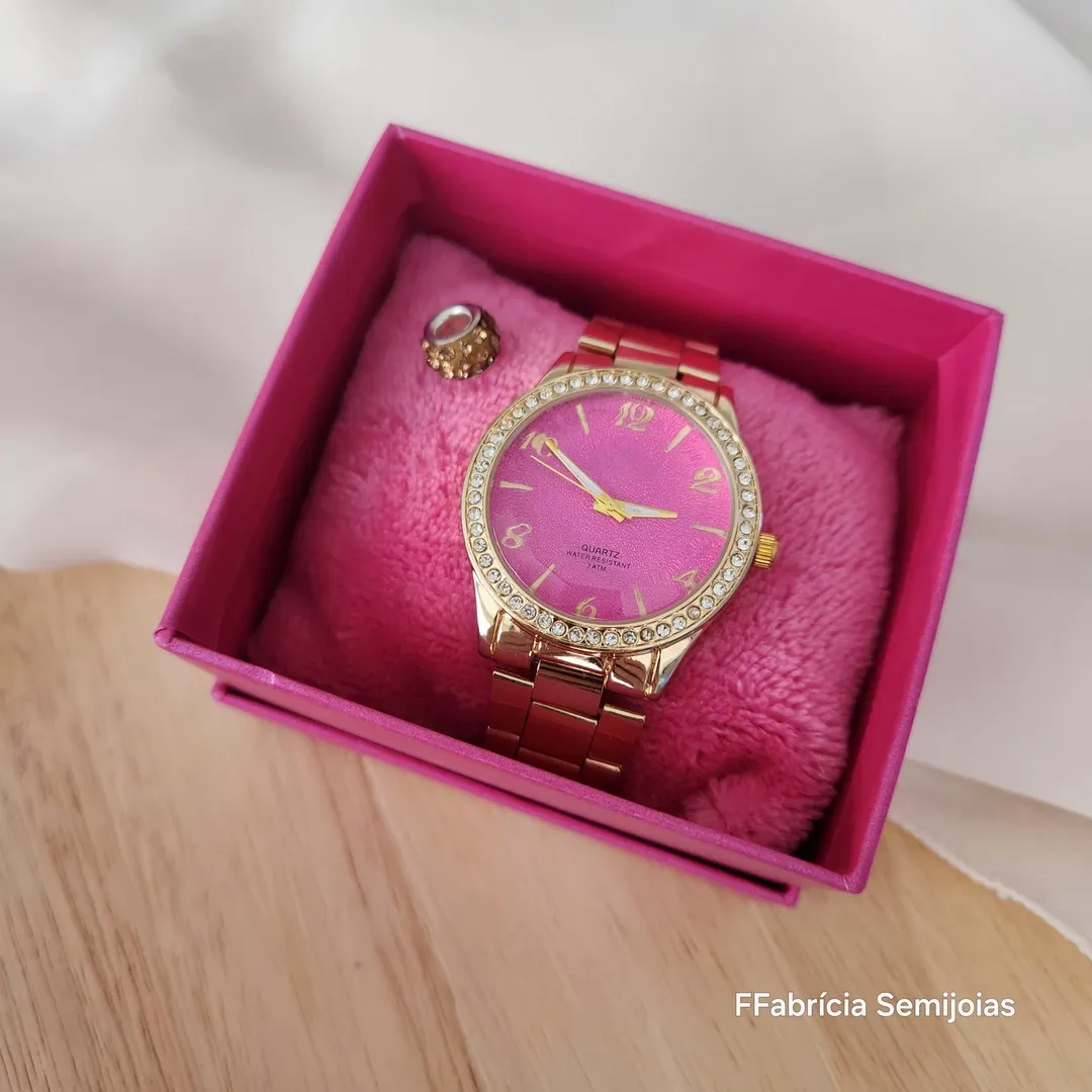RELÓGIO DOURADO FUNDO ROSA CRAVEJADO