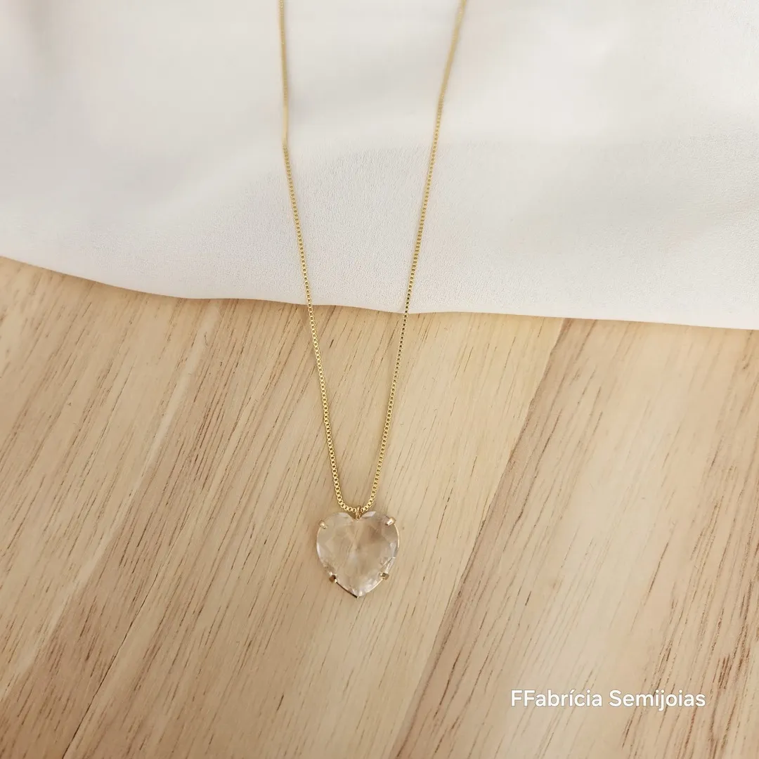 COLAR CORAÇÃO DOURADO PEDRA CRISTAL