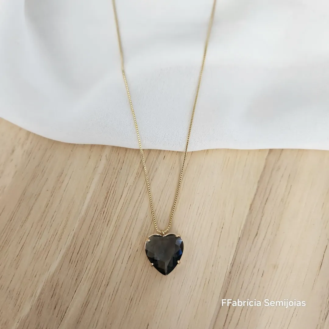 COLAR CORAÇÃO DOURADO PEDRA FUMÊ