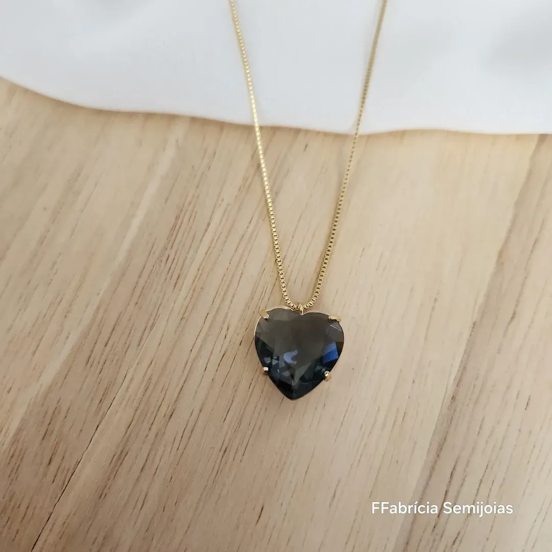 COLAR CORAÇÃO DOURADO PEDRA FUMÊ