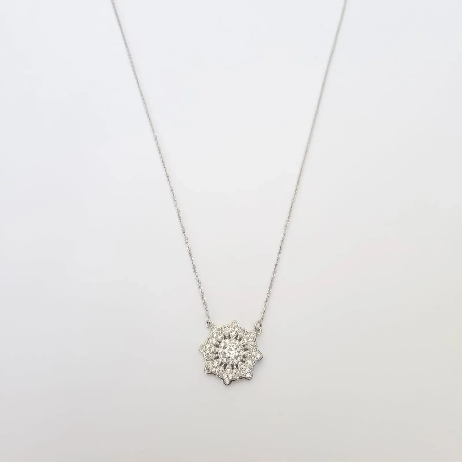 COLAR COM PINGENTE MAXI FLOR RÓDIO BRANCO - ZIRCÔNIA CRISTAL