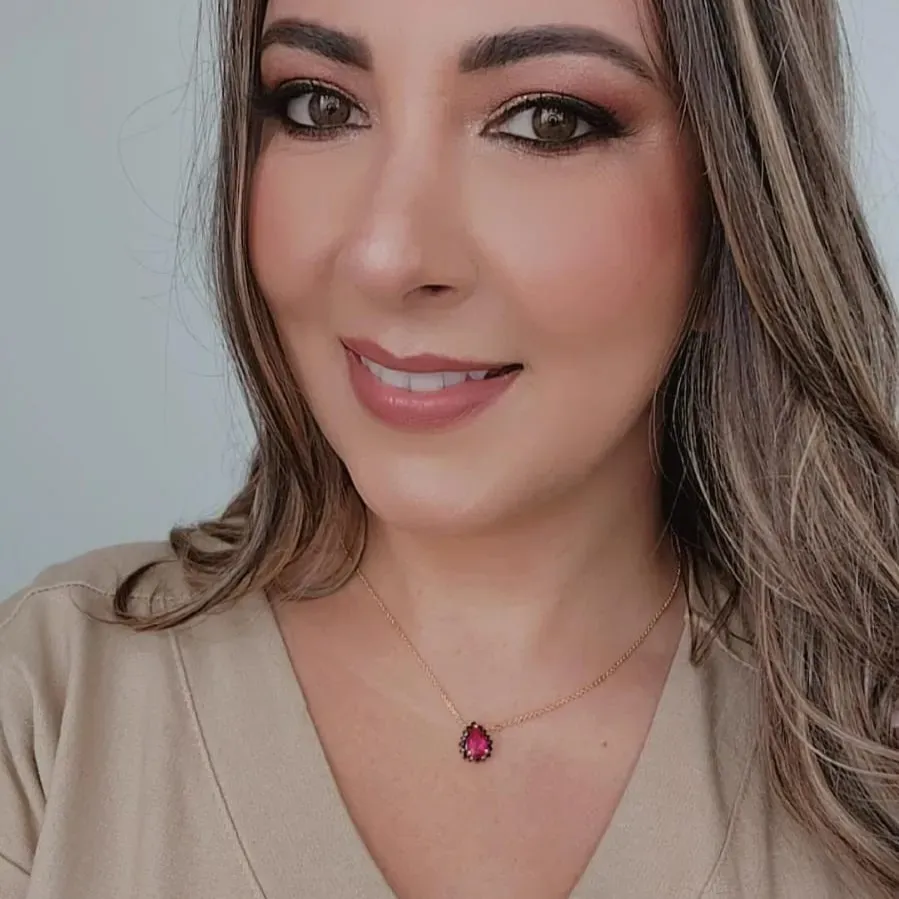 COLAR DOURADO PINGENTE GOTA RUBI MICROZIRCÔNIAS PRETAS