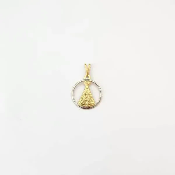 PINGENTE NOSSA SENHORA APARECIDA BANHO TONS AMARELO E BRANCO