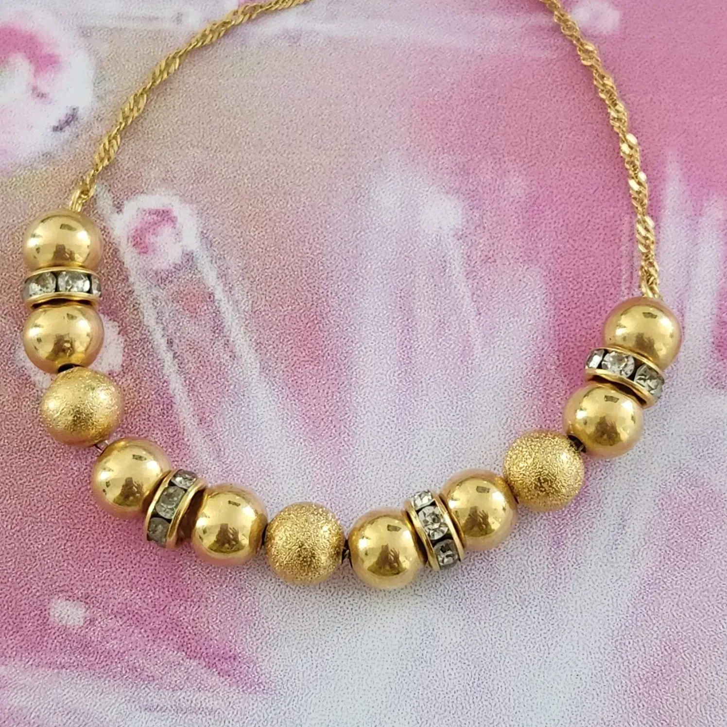 PULSEIRA DOURADA BOLAS COM DETALHES EM ZIRCÔNIAS CRISTAL