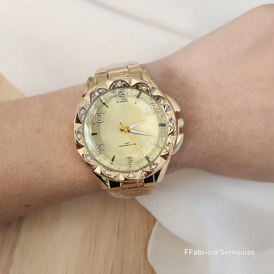 RELÓGIO DOURADO PEDRAS FUNDO DOURADO