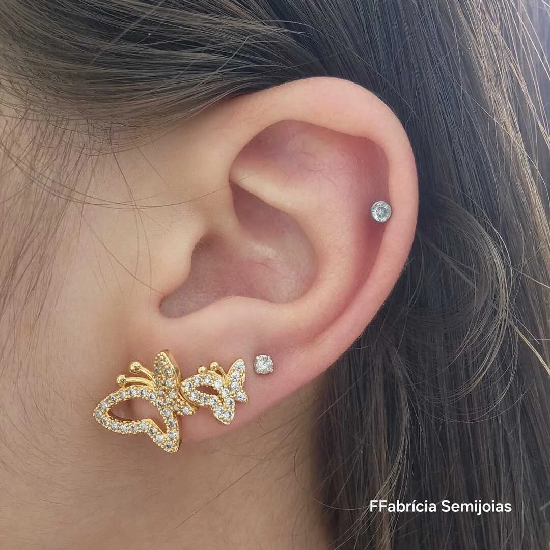 DUPLA DOURADA DE BORBOLETAS CRAVEJADAS EM MICROZIRCÔNIAS CRISTAL