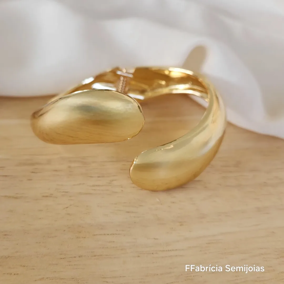 BRACELETE DOURADO AJUSTÁVEL DUAS GOTAS