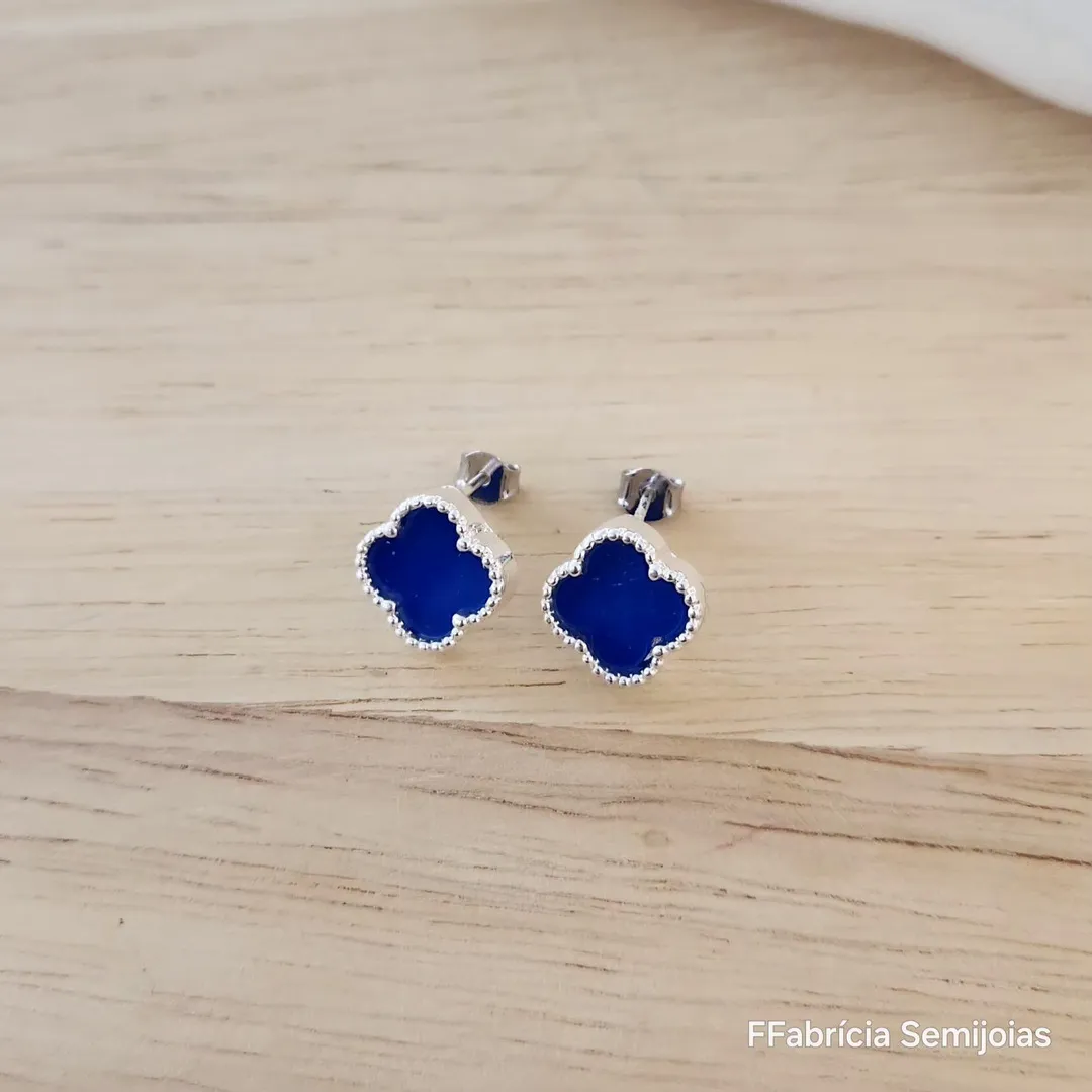 BRINCOS TREVO DE QUATRO FOLHAS AZUL BANHO DE PRATA