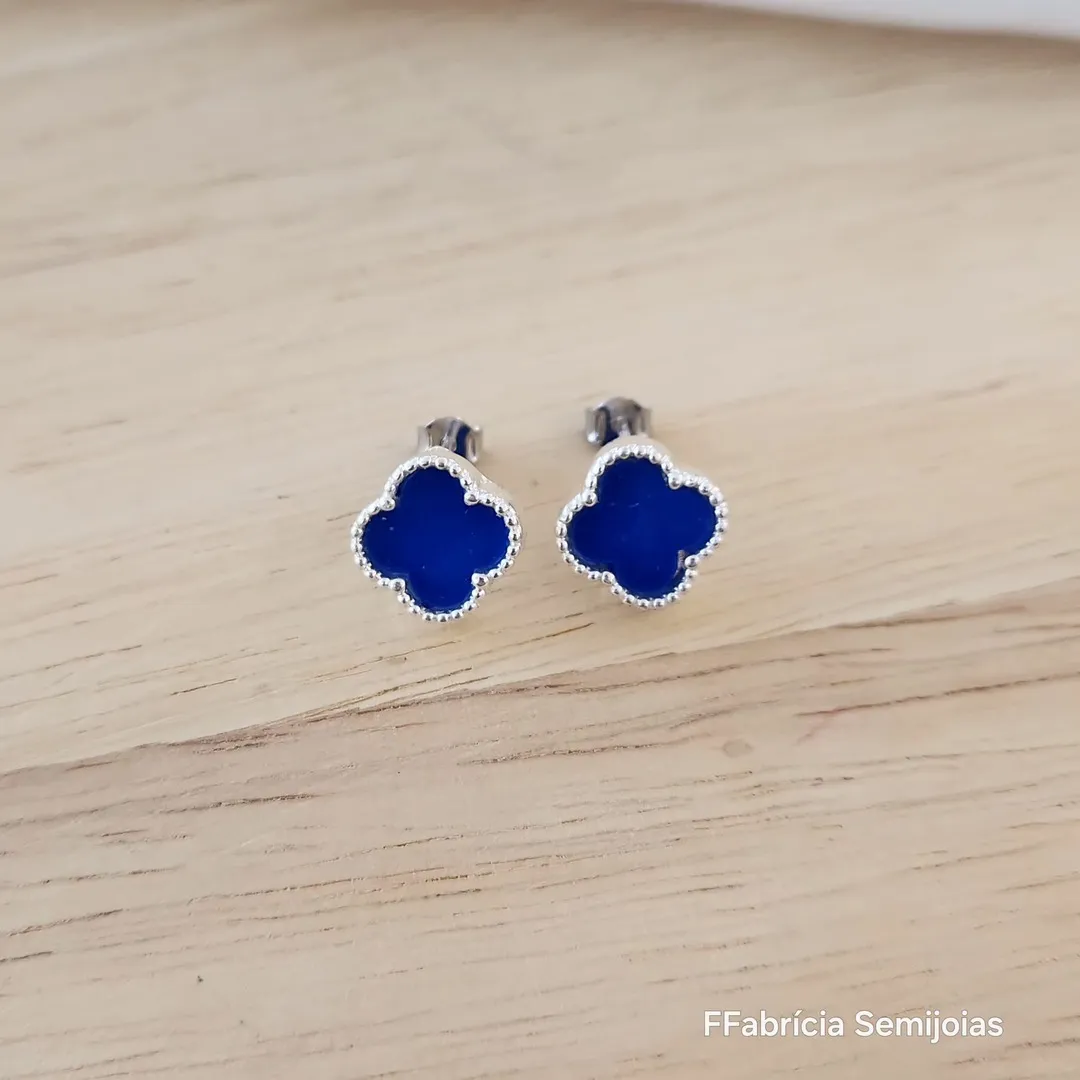 BRINCOS TREVO DE QUATRO FOLHAS AZUL BANHO DE PRATA