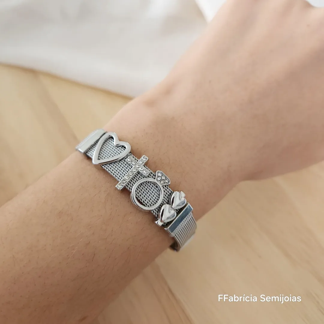 PULSEIRA AÇO AJUSTÁVEL COM CHARMS CORAÇÃO/CRUZ/ANELCORAÇÕES