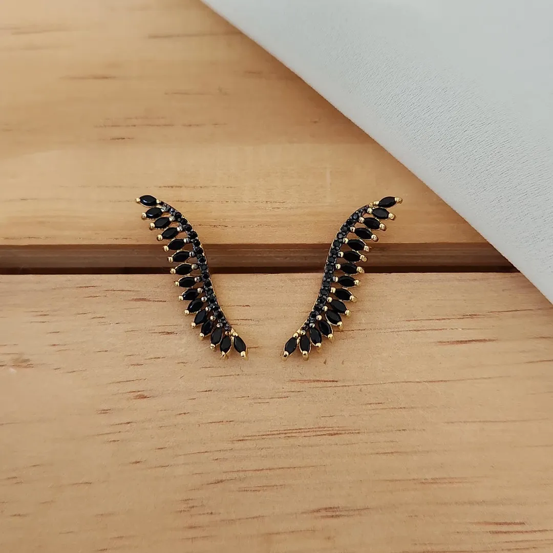 EAR CUFF DOURADO ZIRCÔNIAS NEGRAS