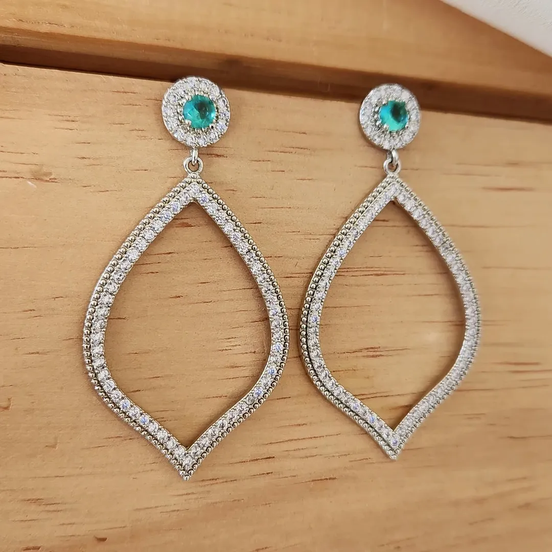 BRINCO FESTA RÓDIO BRANCO GOTA CRAVEJADA MICROZIRCÔNIAS CRISTAL PEDRA VERDE
