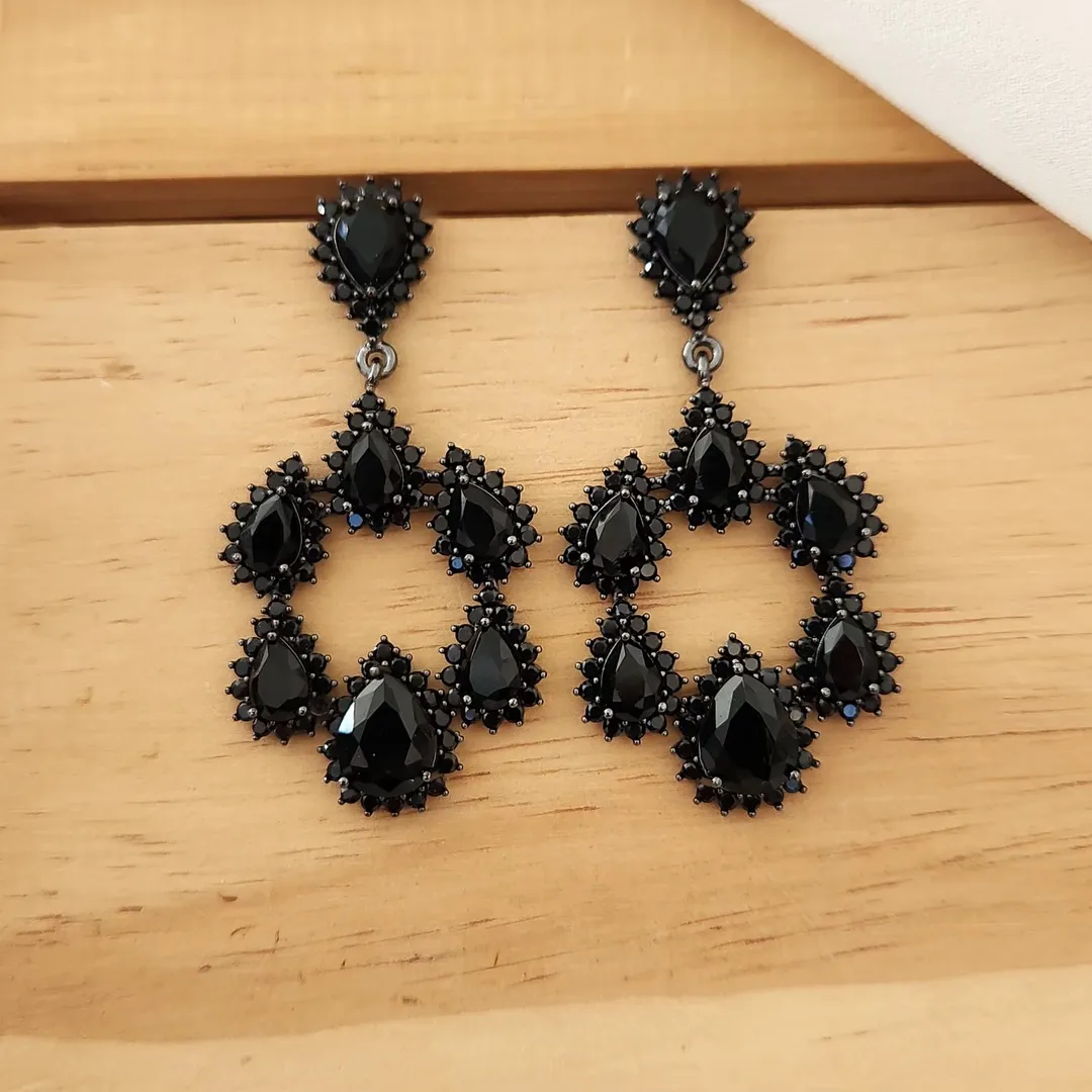 BRINCO RÓDIO NEGRO FESTA GOTAS ZIRCÔNIAS NEGRAS