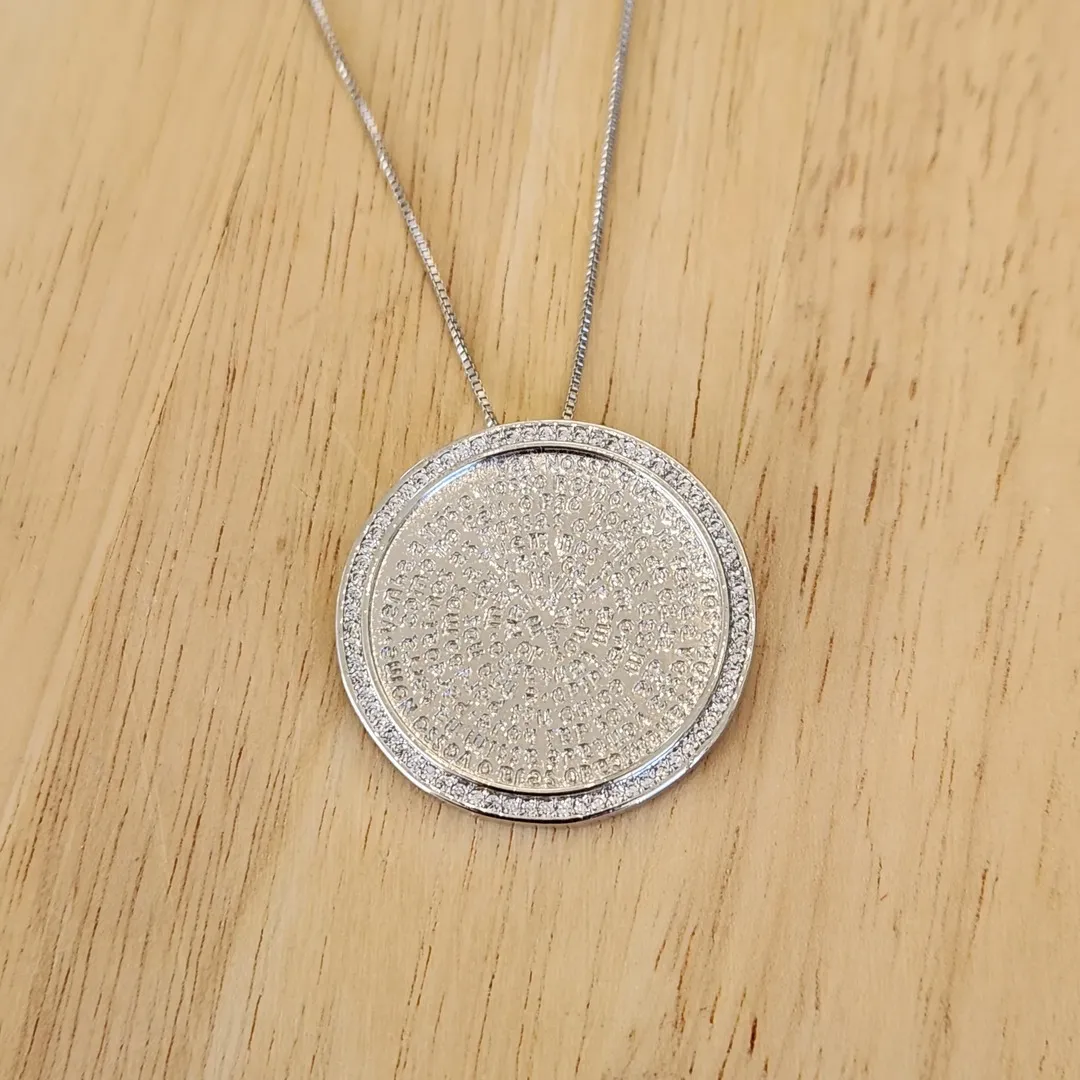 COLAR VENEZIANA PINGENTE PAI NOSSO CRAVEJADO EM MICROZIRCÔNIAS