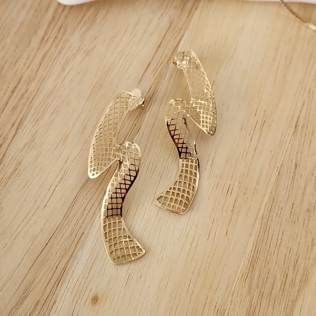 CONJUNTO COLAR E BRINCOS ORGÂNIC FORMATO ONDA