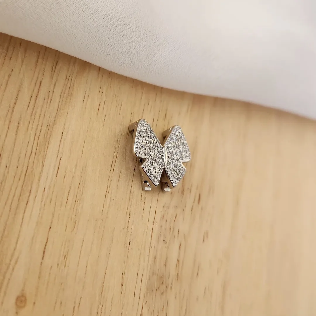 PINGENTE LAÇO CHARM CRAVEJADO EM MICROZIRCÔNIA