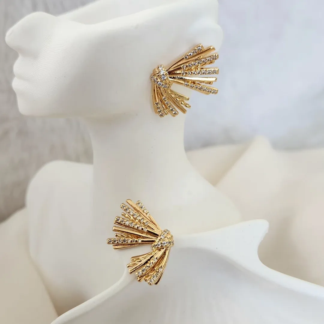 BRINCO EAR CUFF LEQUE CRAVEJADO EM MICROZIRCÔNIAS CRISTAL