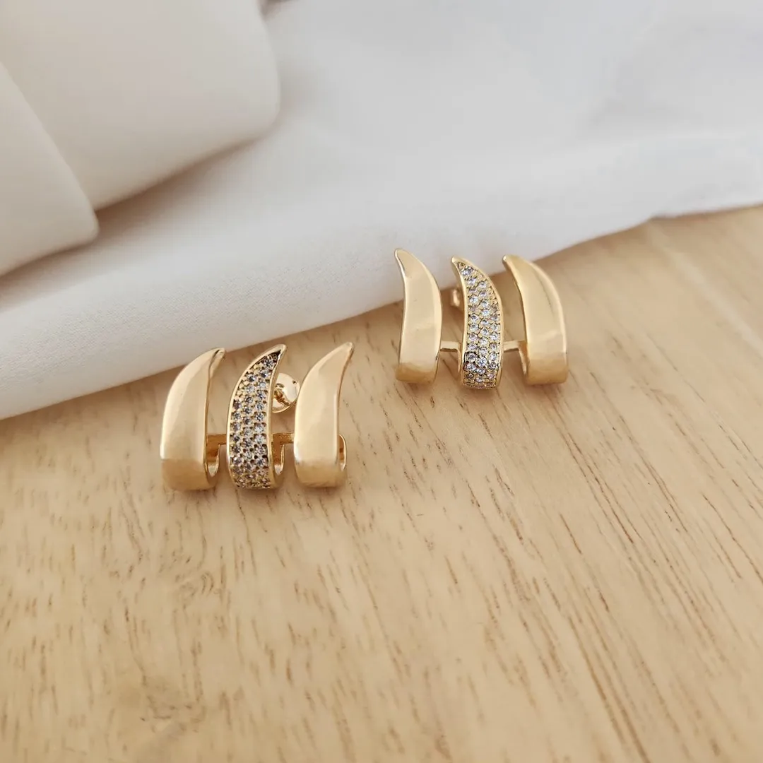 BRINCO EAR CUFF TRÊS FIOS COM UM CRAVEJADO EM MICROZIRCÔNIAS CRISTAL