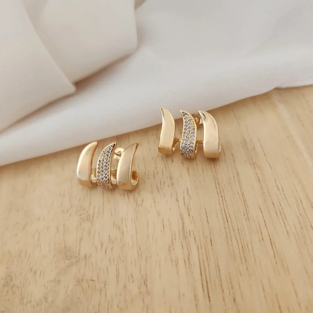 BRINCO EAR CUFF TRÊS FIOS COM UM CRAVEJADO EM MICROZIRCÔNIAS CRISTAL