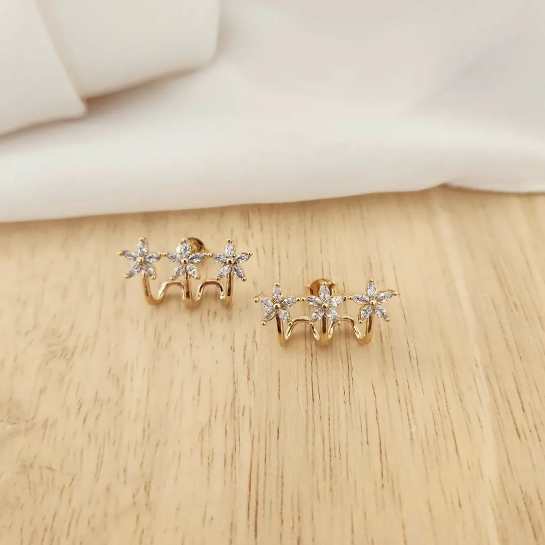 BRINCO EAR CUFF TRÊS ESTRELAS NAVETES CRISTAL