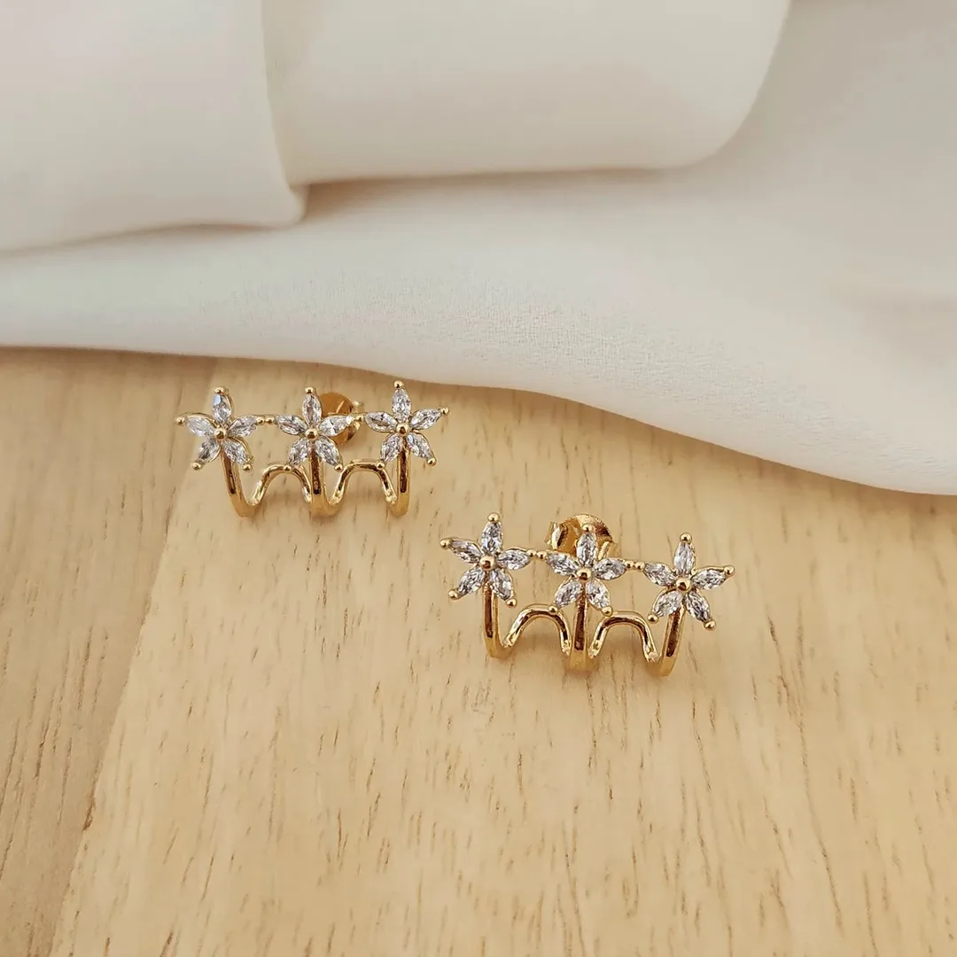 BRINCO EAR CUFF TRÊS ESTRELAS NAVETES CRISTAL