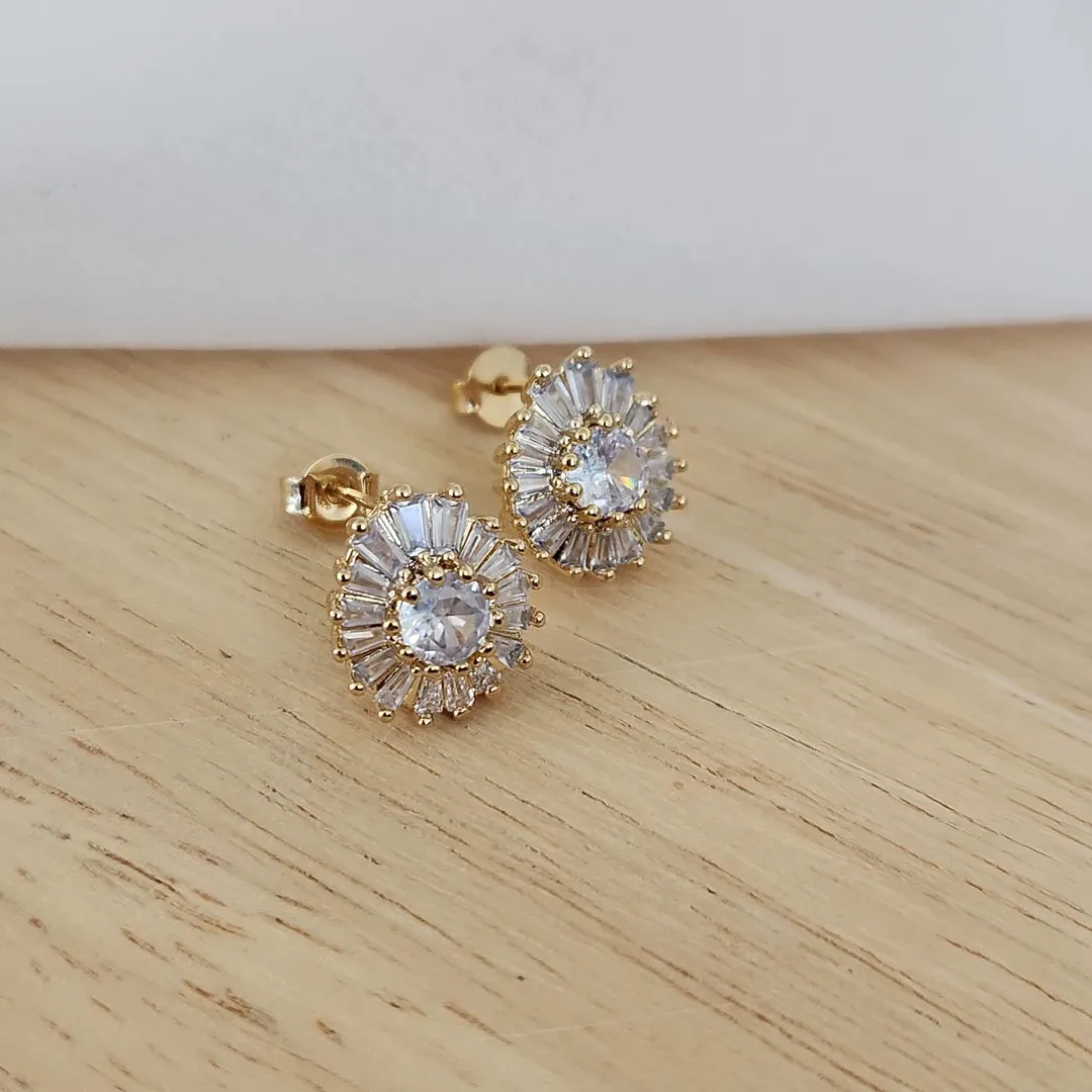 BRINCO GOTA CRAVEJADA EM MICROZIRCÔNIA CRISTAL