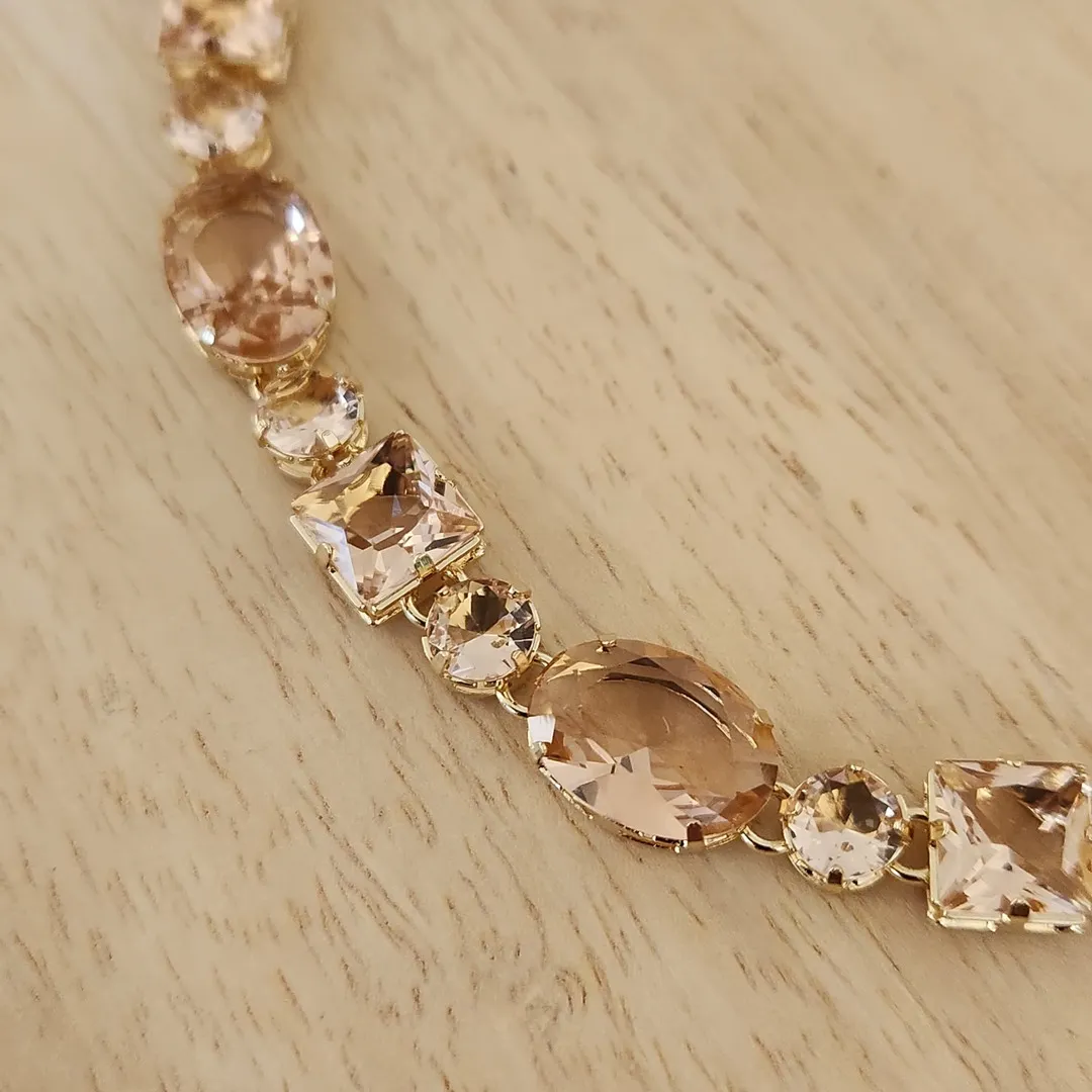 COLAR CHOKER LUXO PEDRAS FORMAS CITRINO