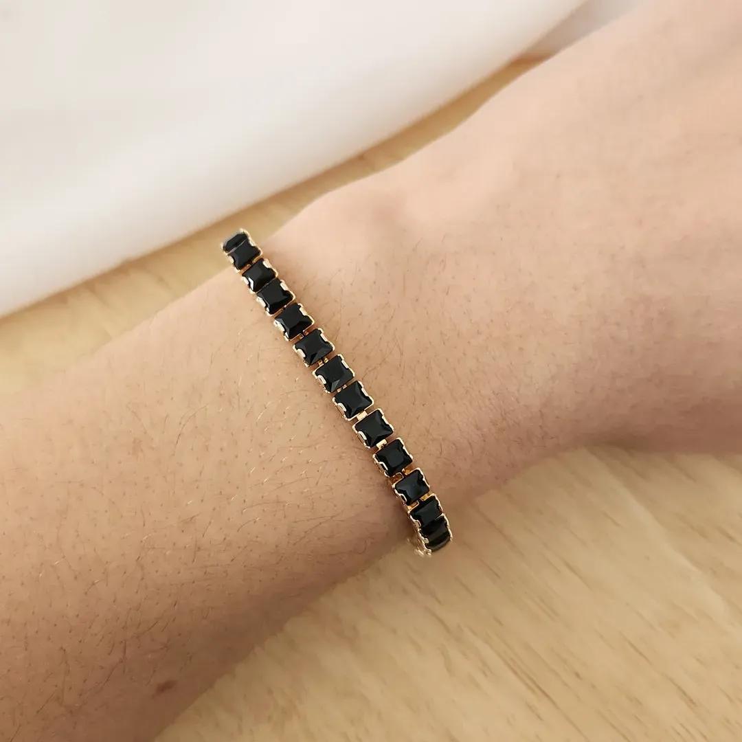 PULSEIRA DOURADA NAVETES QUADRADAS PRETA