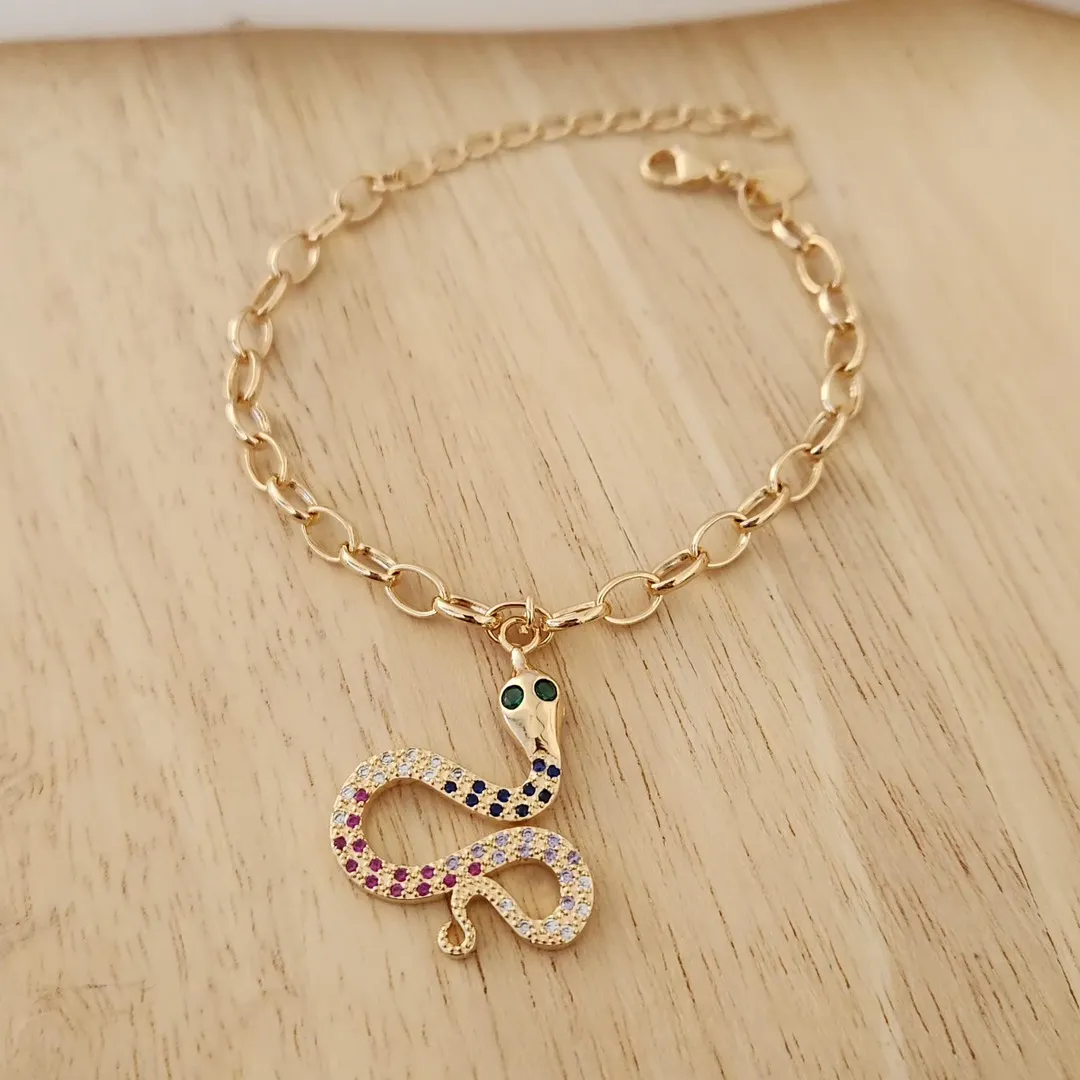 PULSEIRA DOURADA ELOS PINGENTE COBRA CRAVEJADO EM MICROZIRCÔNIAS COLORIDAS