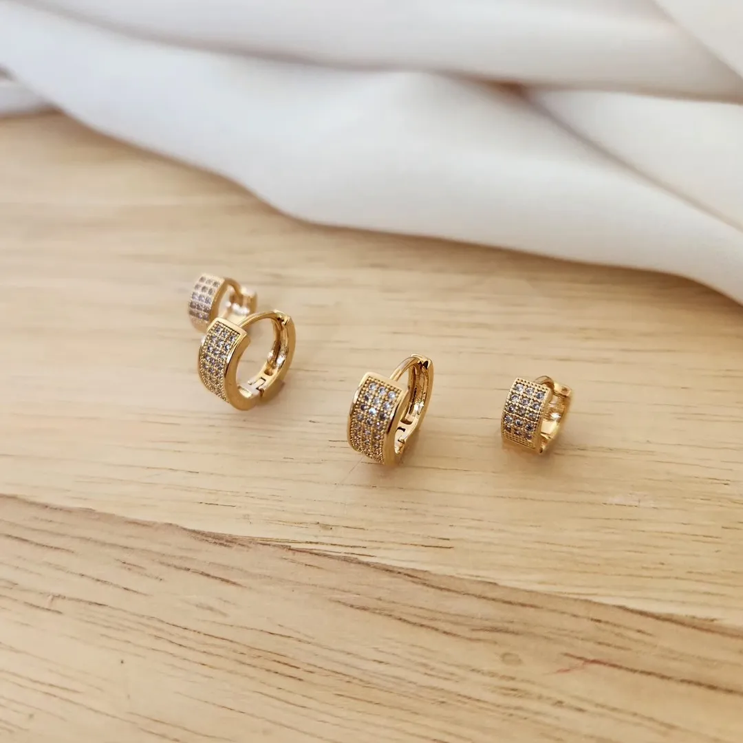 DUPLA ARGOLINHAS DOURADAS CRAVEJADA MICROZIRCÔNIAS CRISTAL