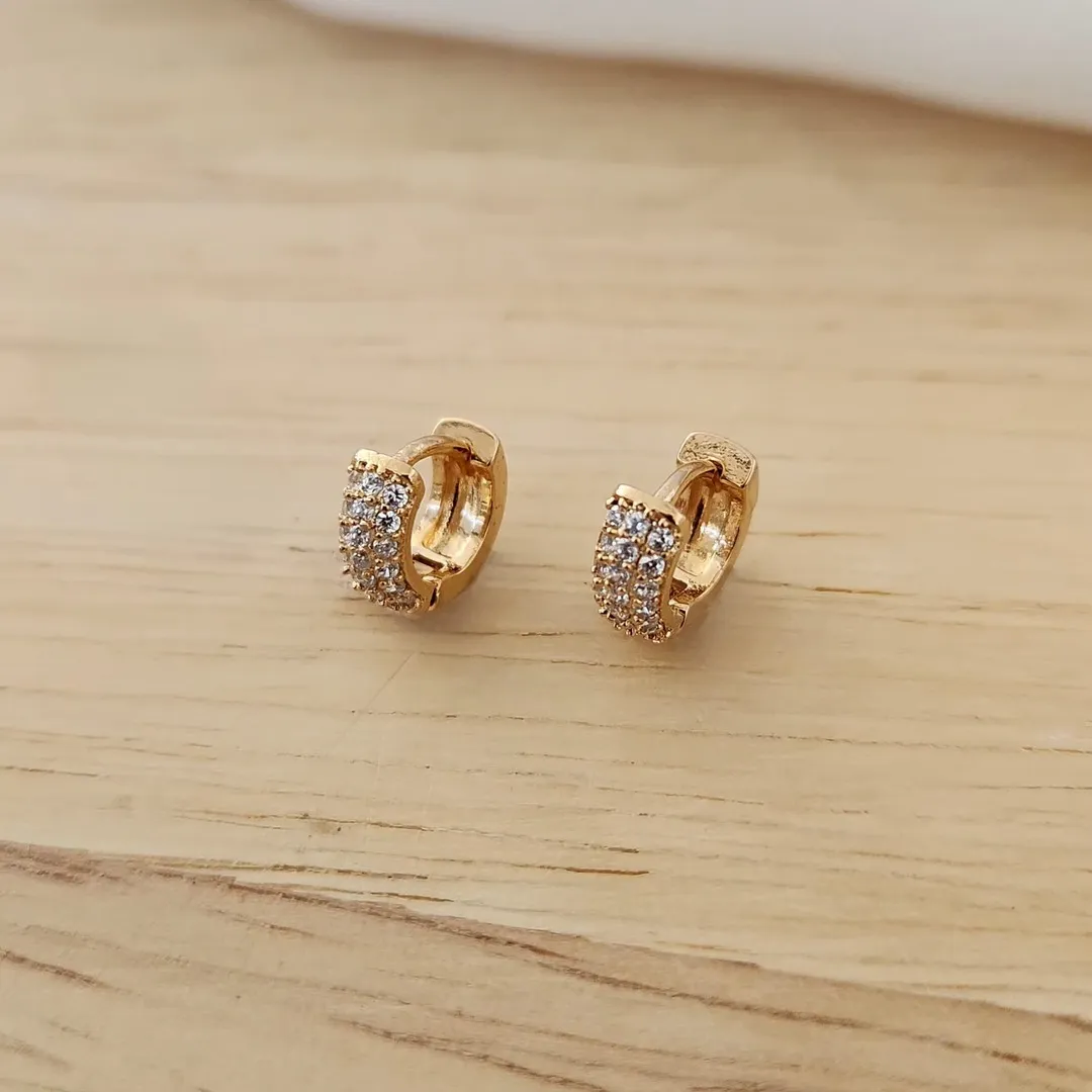 BRINCO ARGOLINHA PP CRVEJADO EM MICROZIRCÔNIAS CRISTAL